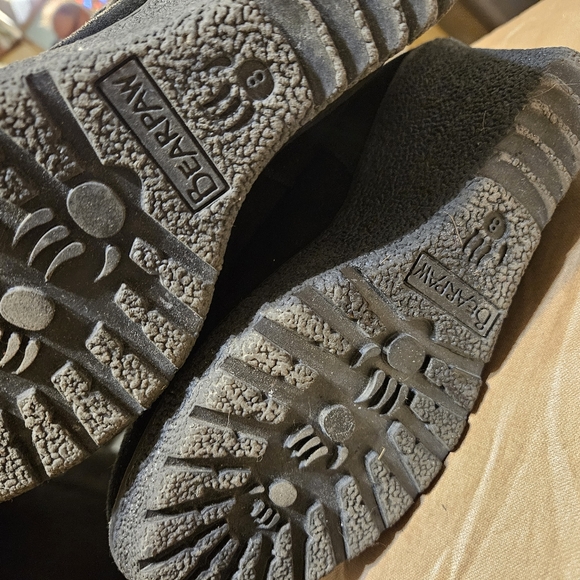 BEARPAW Tall Suede Wedge Boots, Thick Wool Lining and Sheepskin Footbed. - Picture 6 of 9